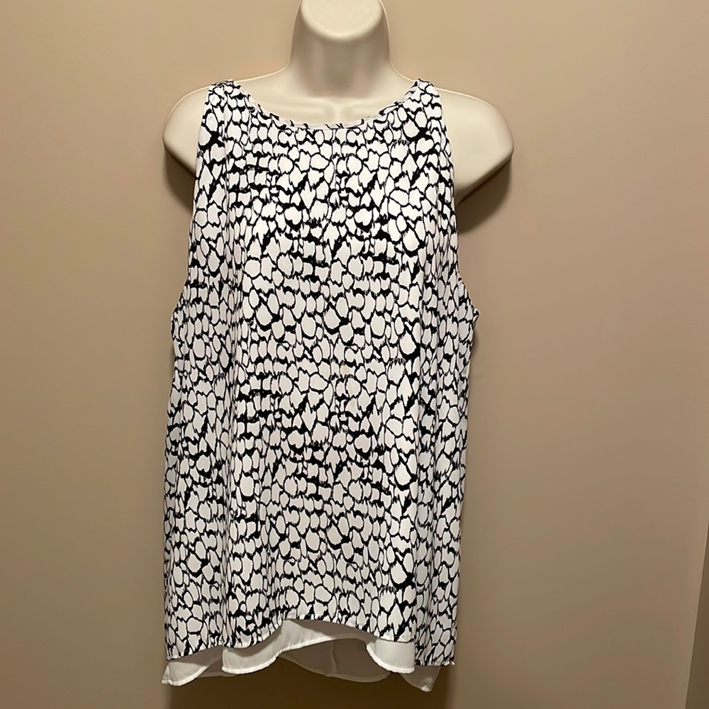 Black and white print top